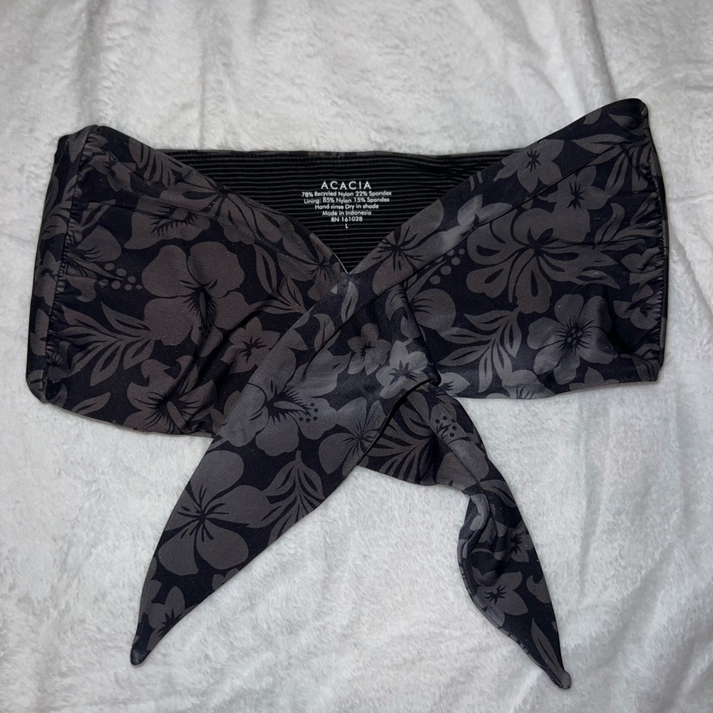 ACACIA Baker Top